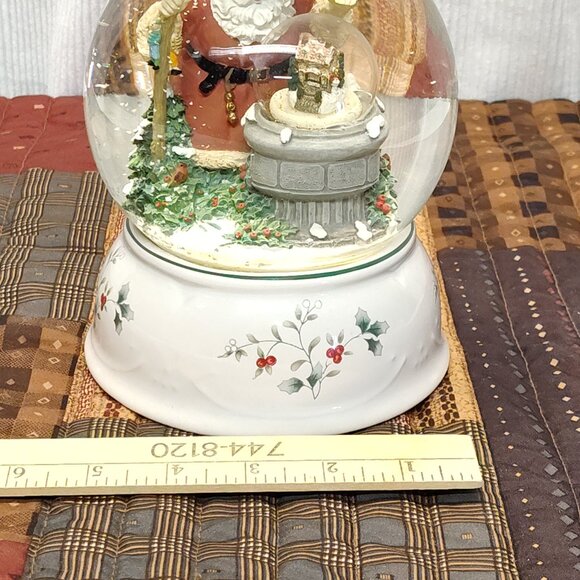 Pfaltzgraff Winterberry Santa Musical Snow Globe Play I'll Be Home For Christmas - Picture 12 of 12